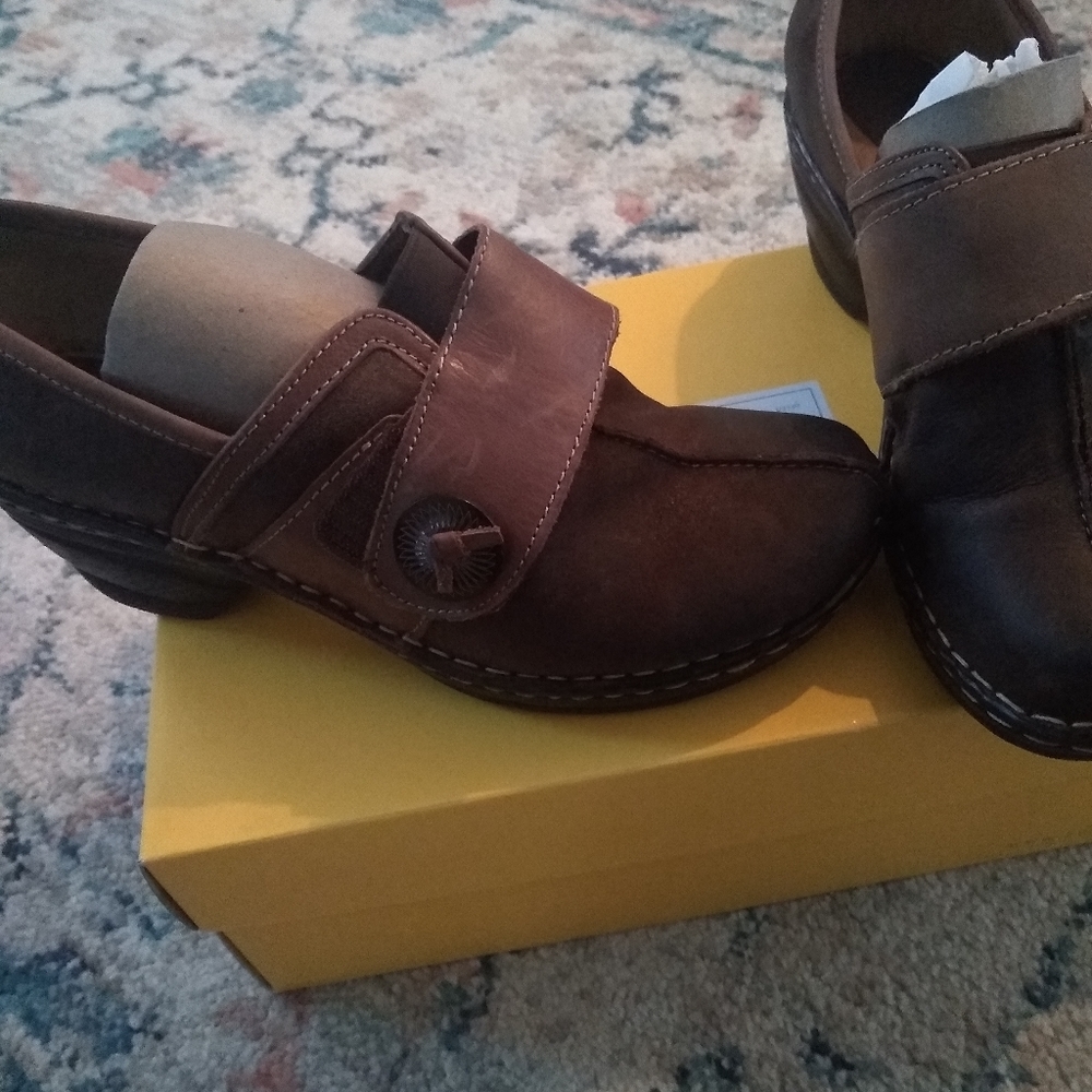Shoes - Picture 2 of 3
